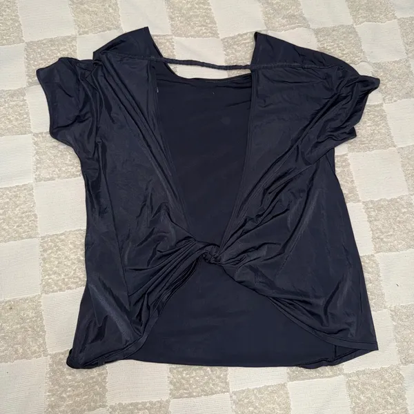 Lululemon‎ open back Nylon & Lycra shirt size M - Image 3