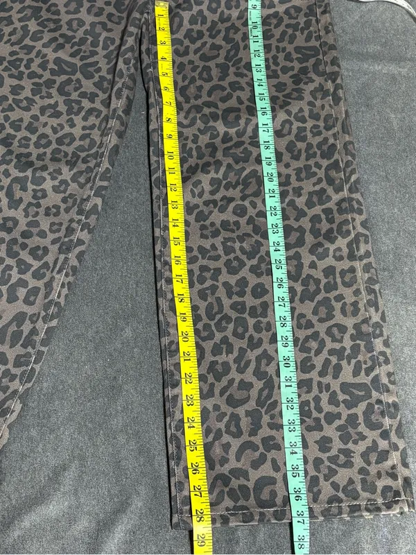 Wild Fable Taupe and Black Leopard Wide-Leg Jeans Size 0/R - Image 4