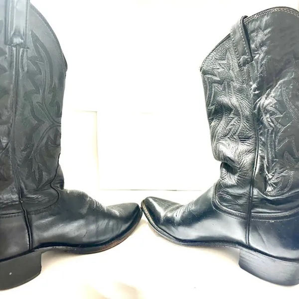 Vintage Justin Cowgirl Black Leather Boots Size 6 B mismatch - Image 2