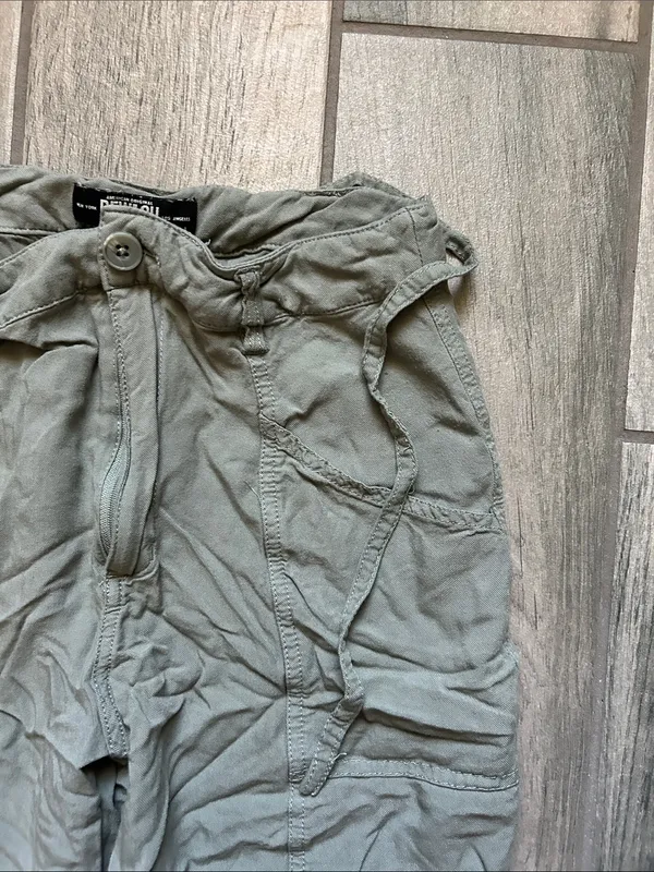 Rewash Women's Cropped Cargo Pants in Olive - Image 3