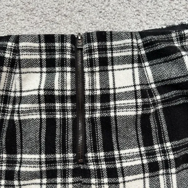 Hollister Black and White Asymmetrical Plaid Mini Skirt - Image 7