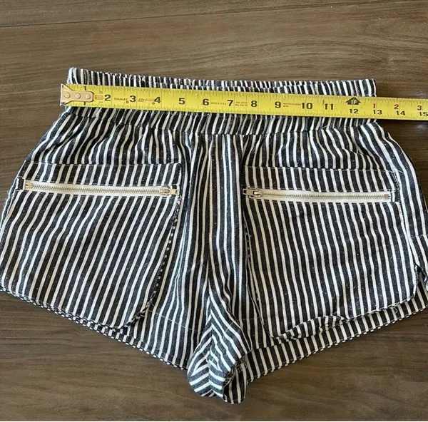 Rumor Boutique LF Blue and white stripped shorts with pockets - Image 8