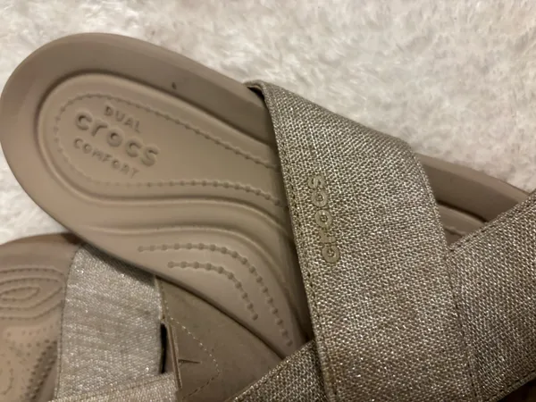 Tan Crocs ladies Sz.9 - Image 9