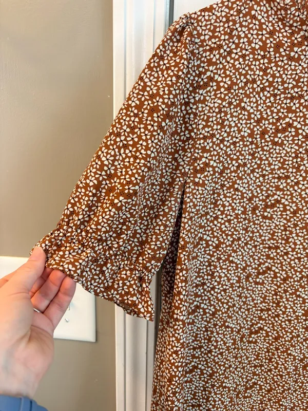 fun 2 fun Brown Floral Ruffle Neck Blouse Size M Office Wear Business Casual - Image 2