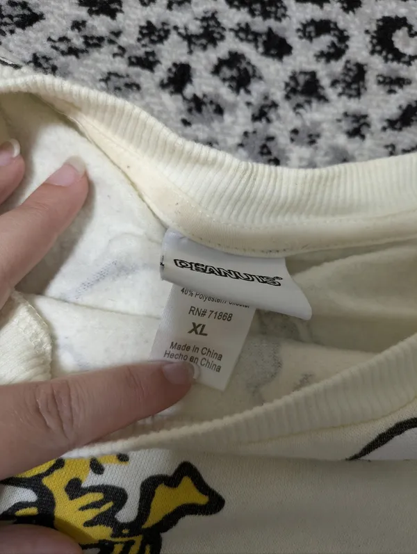 Peanuts Snoopy Cropped Off White Graphic Sweater Yellow Size XL - Image 5