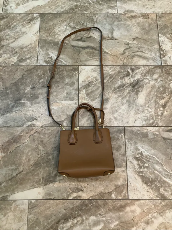 MICHAEL MICHAEL KORS. Mercer Medium Pebbled Leather Crossbody Bag - Image 2
