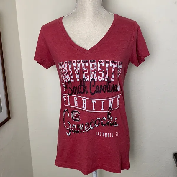 University of South Carolina Fighting Gamecocks V-Neck Tee Size XL (Runs Small) - Image 7