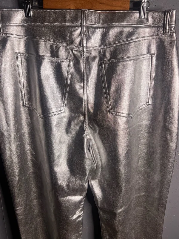 Abercrombie & Fitch Curve Love Vegan Leather 90s Relaxed Pant Size 18R. NWT - Image 6