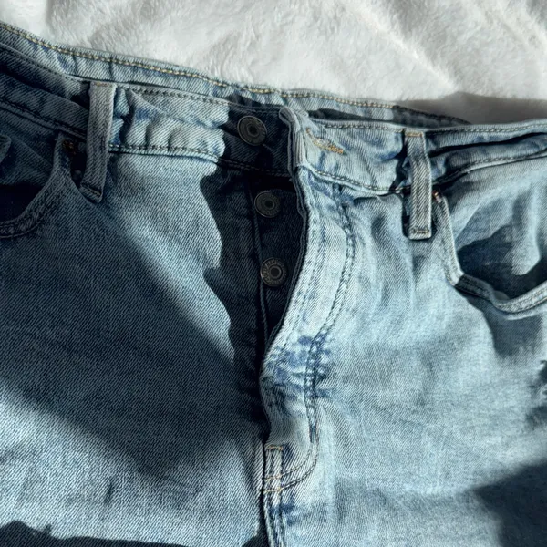 Old Navy OG Straight High Rise Denim Shorts Size 16 Light Wash Distressed - Image 4