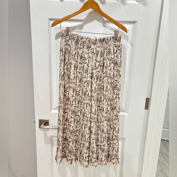 Stitch Fix Cream Alice Blue Pleated Palazzo Pants‎ taupe and cream color size M - Image 3