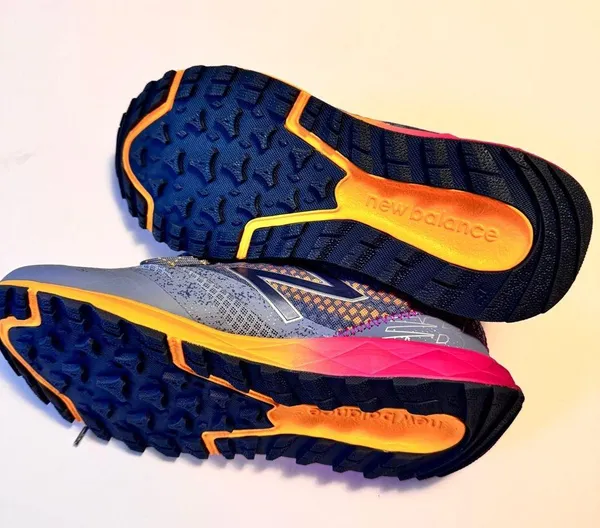 New Balance Women's Running Athletic Sporty Two Color Logo Sneakers NWOT - Image 8