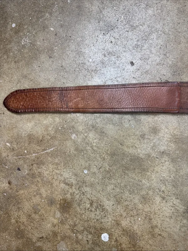 Classic Brown Leather Belt with Large Loop Buckles
Size: Medium - Image 10