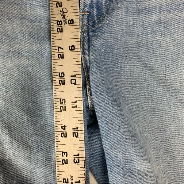 Levi's women's size 29 High waist Mom Jeans light wash denim - Image 10