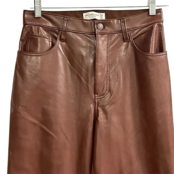Abercrombie & Fitch Curve Love Vegan Leather 90s Relaxed size 8 Pants 29” waist‎ - Image 3