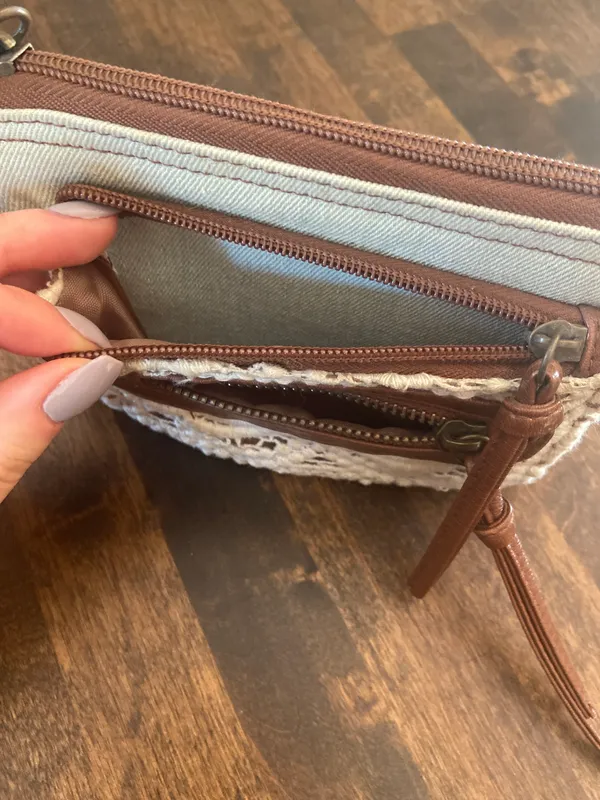 Wristlet / /wallet Brown - Image 4