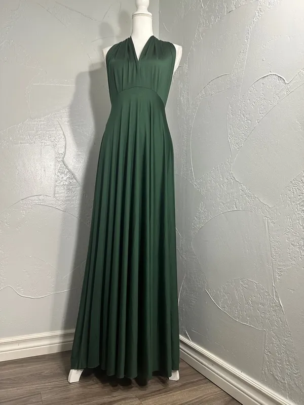 Backless Halter Maxi Dress in Emerald Green Size undefined - Image 7
