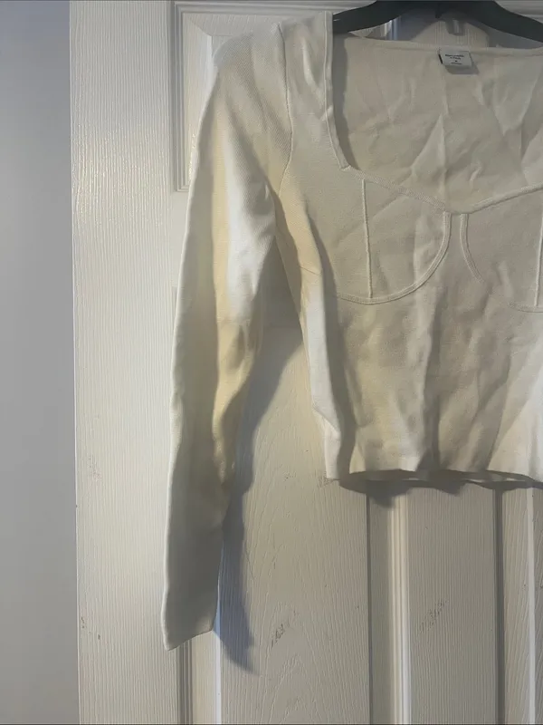 Abercrombie & Fitch Cream Long-Sleeve Scoop Crop Top - Image 4