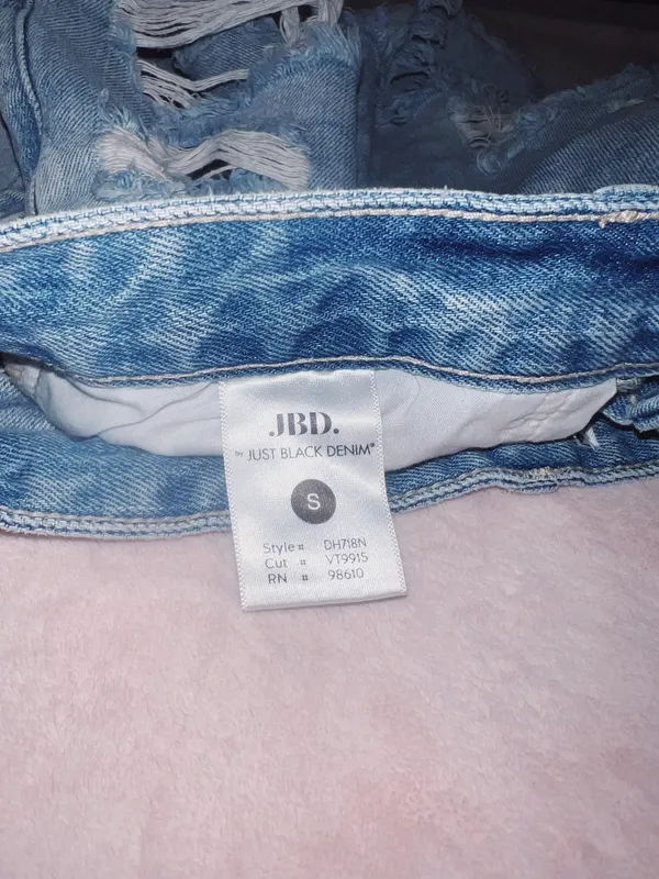 Boutique Light Wash Denim Shorts - Image 4