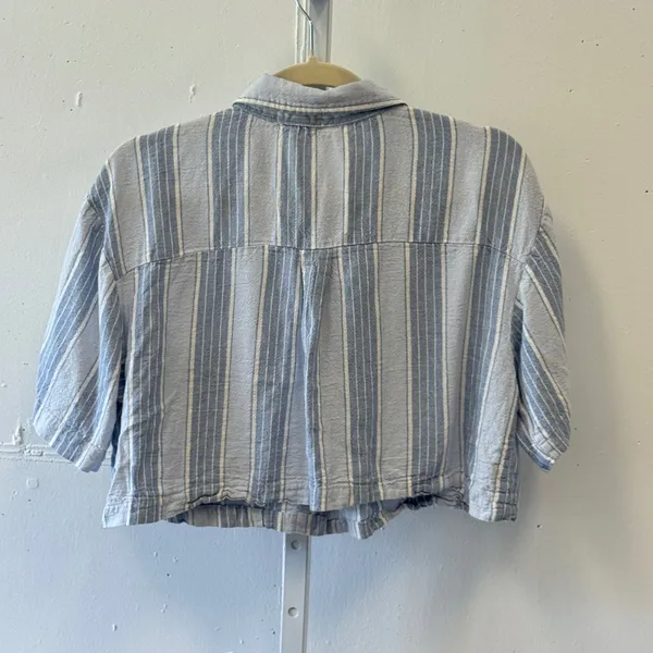 Kendall & Kylie Blue White Striped Cropped Button Down Shirt Boxy Medium - Image 2