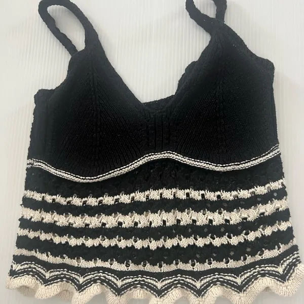 American Eagle Black & Cream Knit Crop Tank Top - Image 2