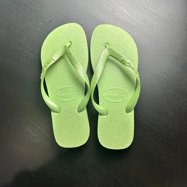 HAVAIANAS Lime Green Classic Flip Flops Size 6 - Image 2