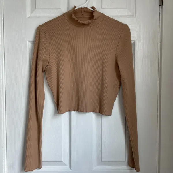 Aerie Long Sleeve Cropped Mock Neck Long sleeve T-Shirt scalloped hem size L tan - Image 2