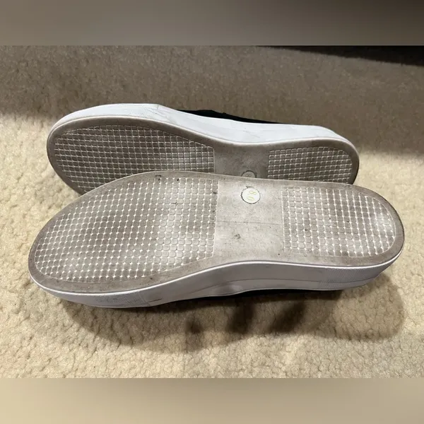 Steve Madden slip on Sneakers in Black Suede size 8 - Image 4