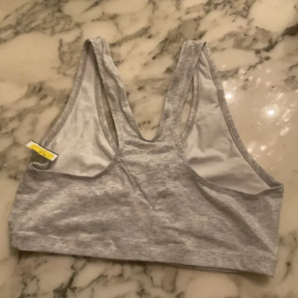 NWT Grey V-Neck Ruched Racerback Sports Bra Medium Athletic Stretch Yoga Gym - Image 3
