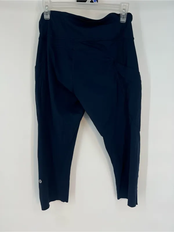 Lululemon Navy High-Waist Athletic Capri Leggings with Pockets - Image 2