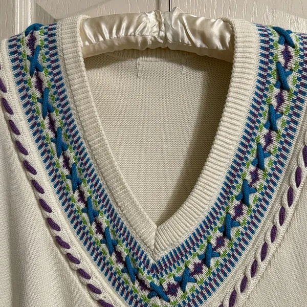 💙💖 Vintage White Sleeveless Knit Sweater Embroidered V Neck Vest‎ - Image 4