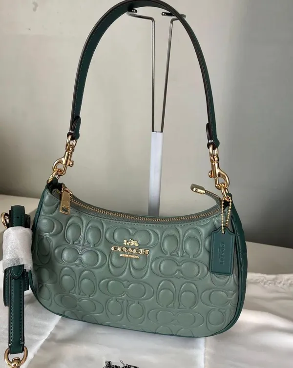 Coach Teri Shoulder Bag In Blocked Signature - Image 2
