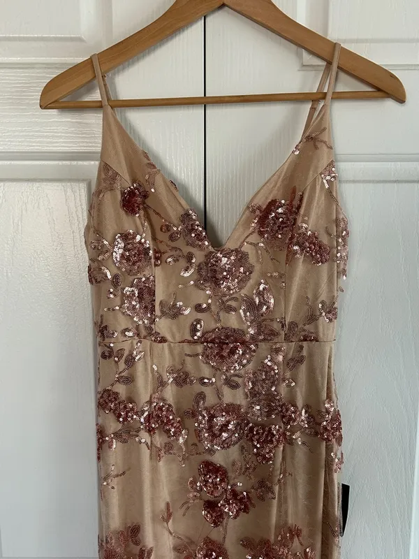 Lulu's NWT Rose Gold Sequins Floral Spaghetti Straps Maxi Dress **Size M** 🌸🌸 - Image 3
