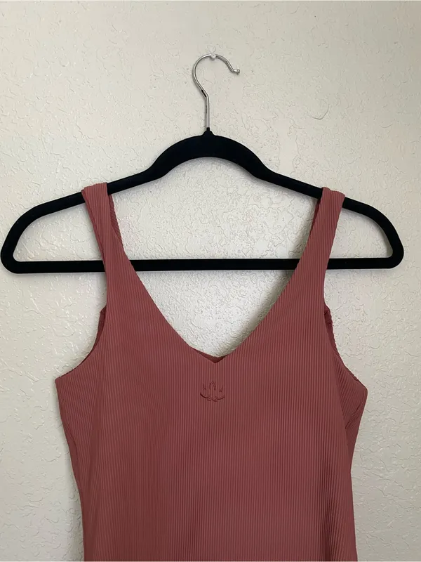Beyond Yoga Impulse Ribbed Classic Tank Size Small Terracotta Rust V Neckline - Image 10