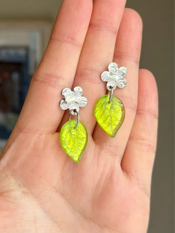 Handmade fairy forest vintage retro aesthetic style Czech glass big leaf dangle earrings🍃💚 - Image 3
