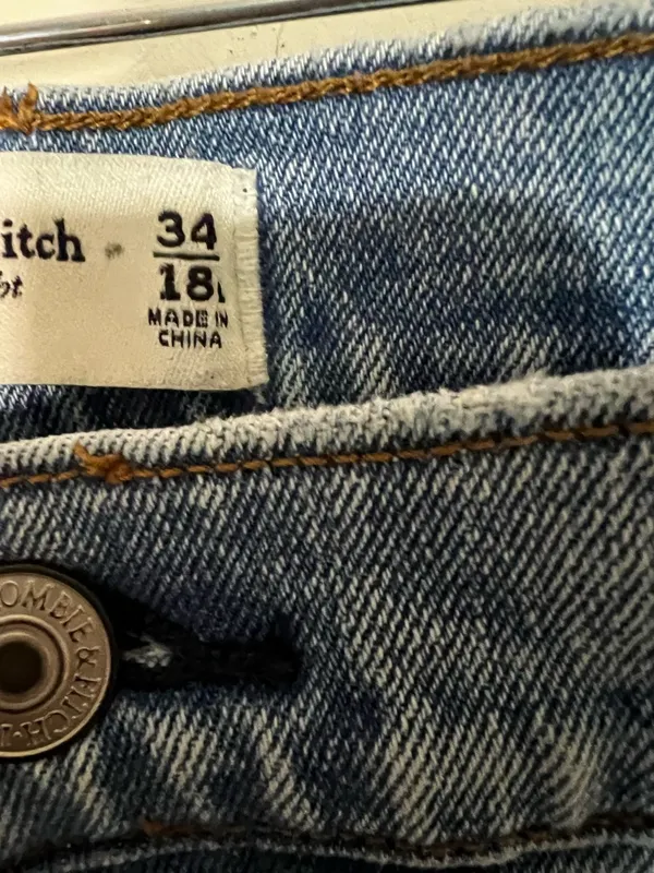 Abercrombie & Fitch 90’s Slim Straight Ultra High‎ Rise Long Denim Jeans - Image 8