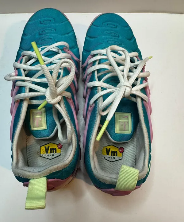 Vapormax Plus Easter Size 8.5 - Image 4
