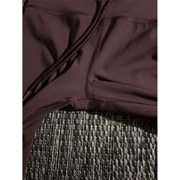 Vuori Daily Crop Tank Top and Daily Leggings Set Ruby Red - Image 4