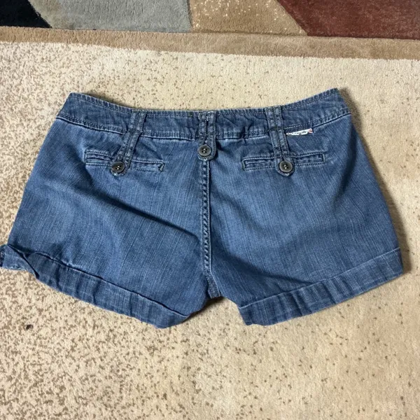 Fragile Blue Jeans Y2K Low Rise Denim Shorts Womens 6 Blue Cuffed Button Detail - Image 4