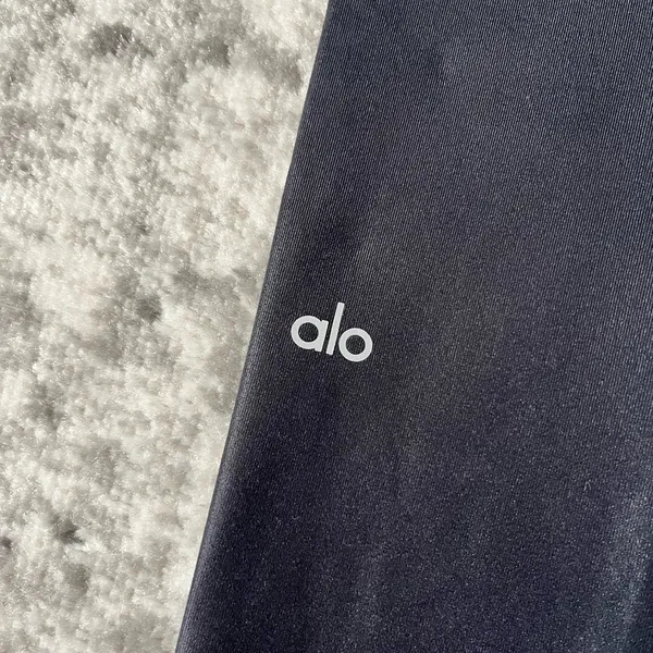 Alo Legging in Black Glossy - Image 7