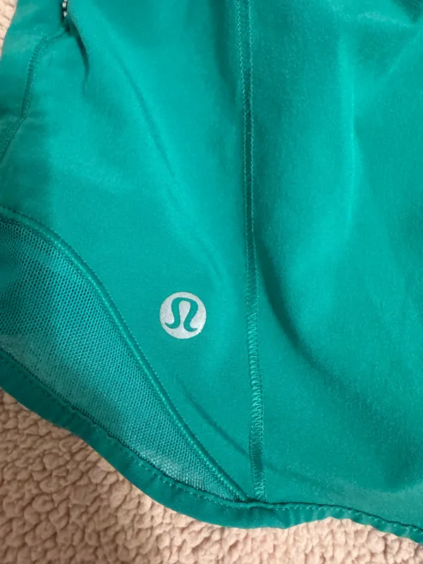 Lululemon Hotty Hot Shorts 4" High-Rise green - Image 5