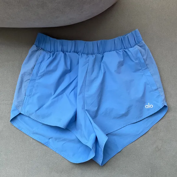 Alo Yoga Playmaker Dolphin Short Crystal Clear Blue XS - Image 2