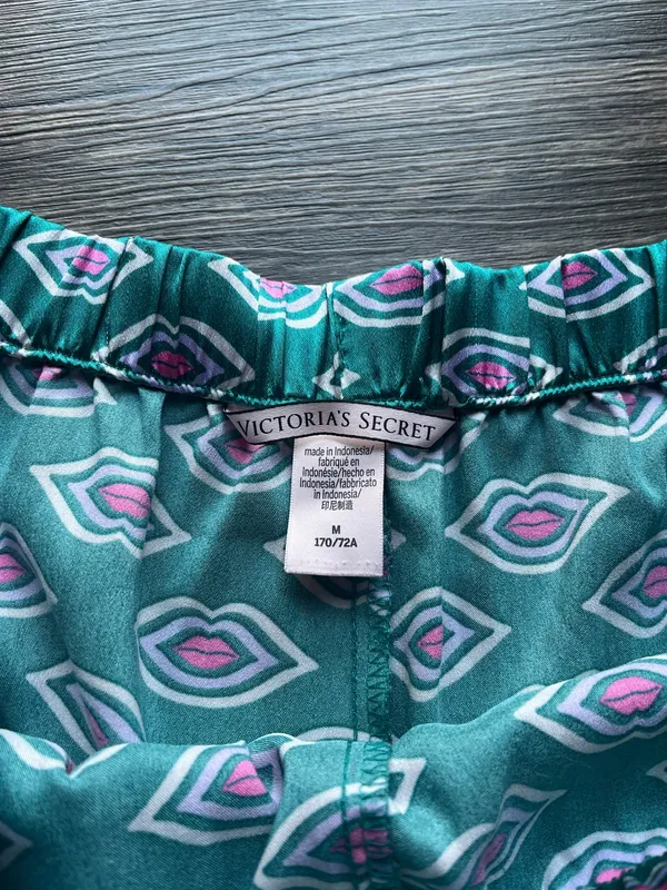 Victoria's Secret Green Kiss PJ Pants - Image 4