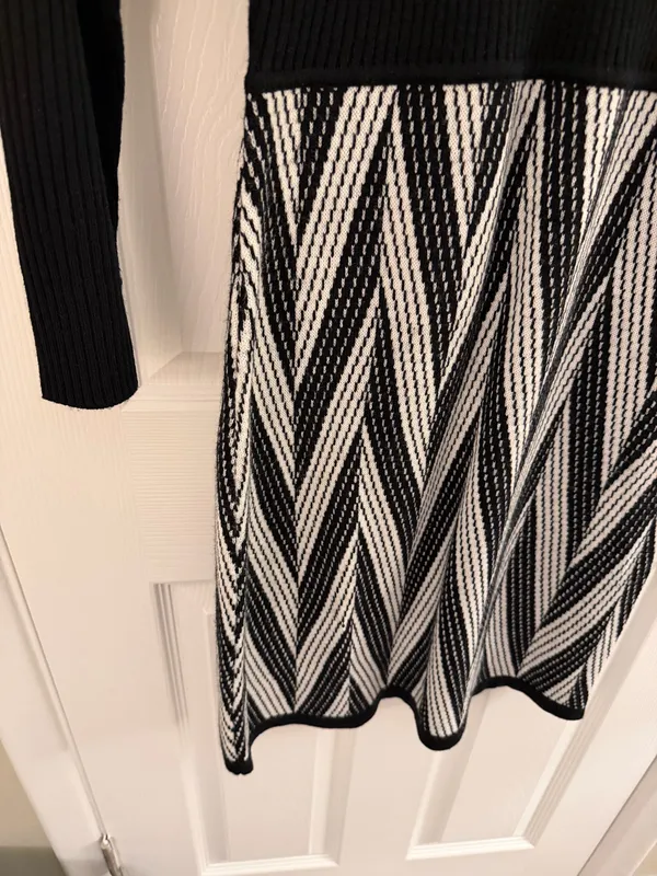 Studio One Black White Colorblock Chevron Sweater Dress Small - Image 4