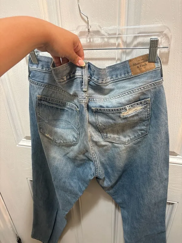 Abercrombie & Fitch Distressed High Rise Mom Jeans Size 4 / 27W - Image 6
