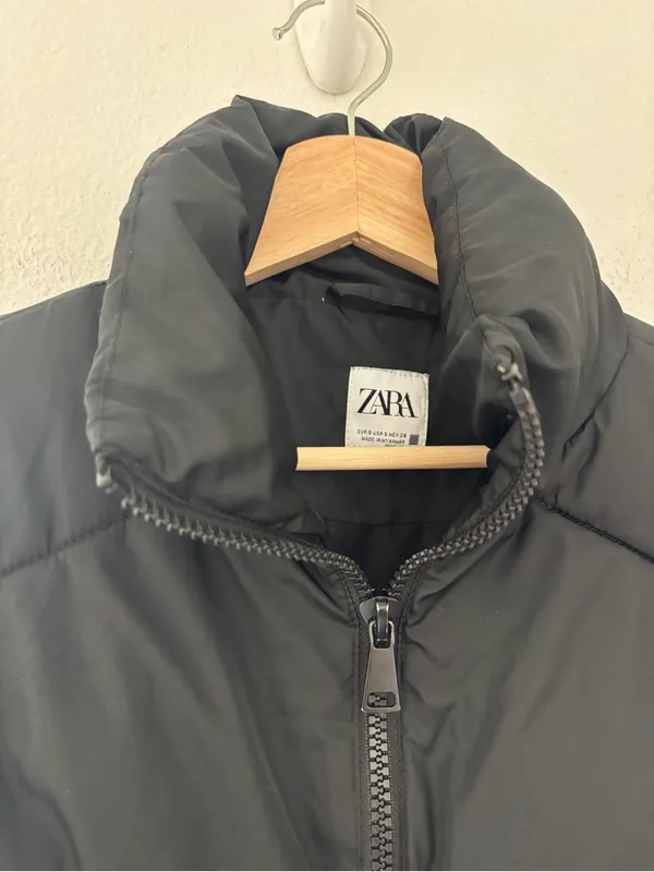 Zara cropped puffer jacket in black - Image 2