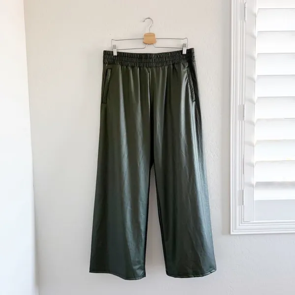 NWT OFFLINE By Aerie Real Luxe Faux Leather Wide Leg Pant in Green Size L - Image 2