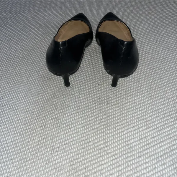 Gianni Bini Black High Heel Pumps Pleather Close Toe Pointed Stiletto Sz 7.5 - Image 4
