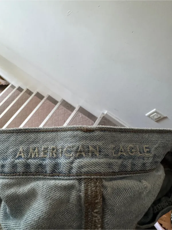 American Eagle 90’s Boyfriend Shorts Distressed Style - Image 4