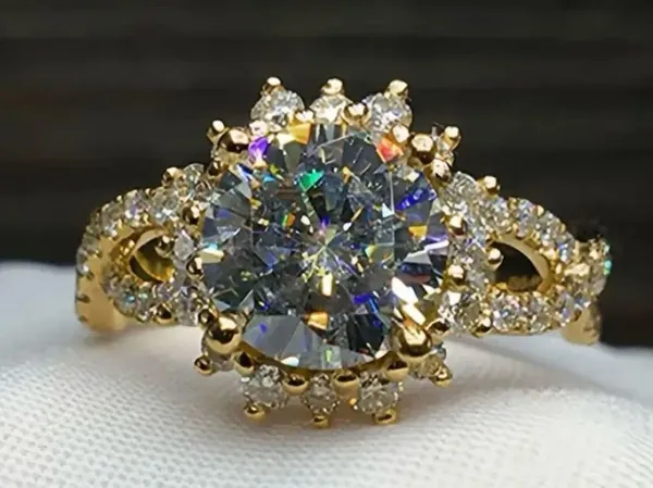 Gorgeous Round Gold CZ Statement Ring Size 7 - Image 2