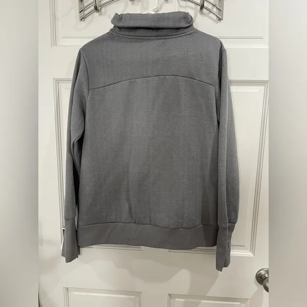 Avia women’s pullover size medium - Image 4